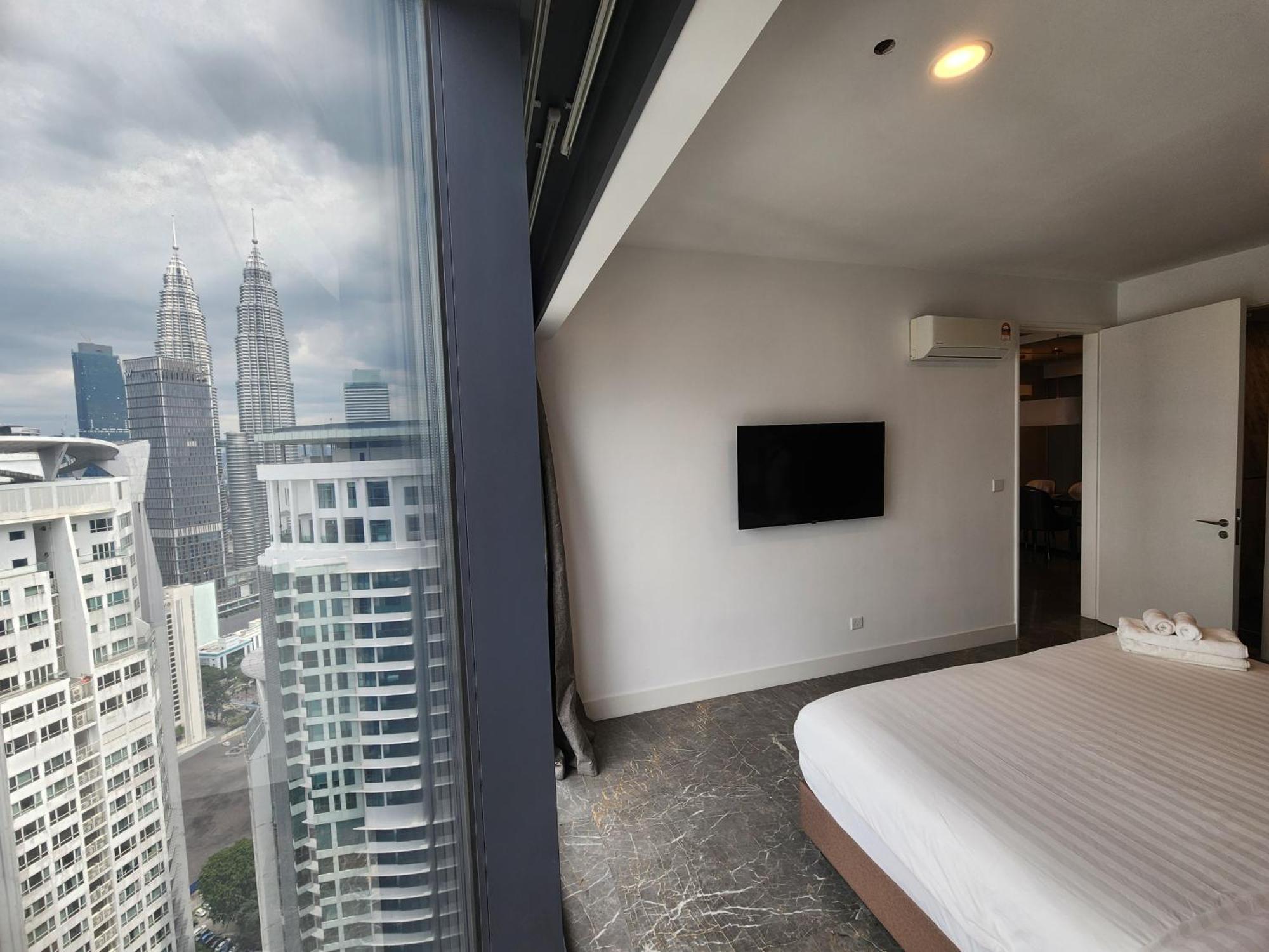 The Platinum 2 Infinity Pool Klcc Premium Suite By Reluxe Kuala Lumpur Buitenkant foto